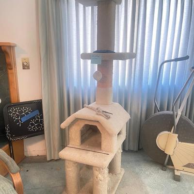Cat tree