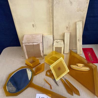 Amber Pauline Vanity Lot