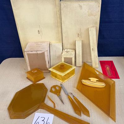 Amber Pauline Vanity Lot