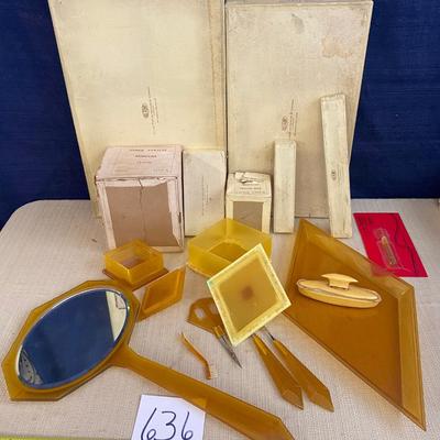 Amber Pauline Vanity Lot