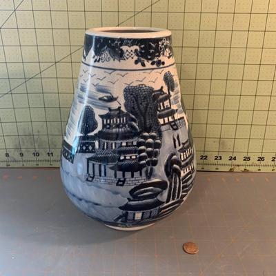 Blue & White Japanese Vase & Ceramic Decor