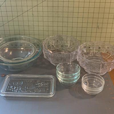 Glassware: Pyrex Bowls & Tray + Plastic Floral bowls