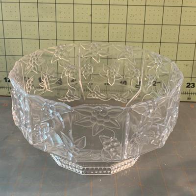 Glassware: Pyrex Bowls & Tray + Plastic Floral bowls