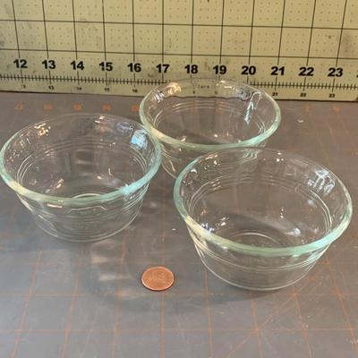 Glassware: Pyrex Bowls & Tray + Plastic Floral bowls