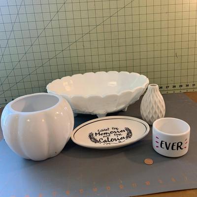 5 pieces of white color home dÃ©cor