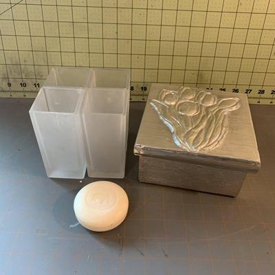 4 transparant vase + storage box + soap
