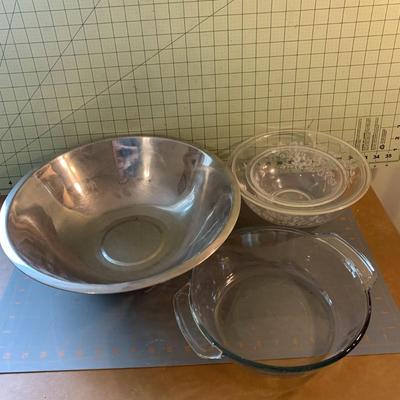 4 various sized bowls