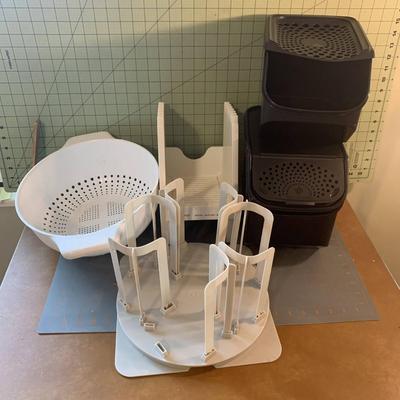 Storage container + Colander + Bowl Holder + Bread Slicer