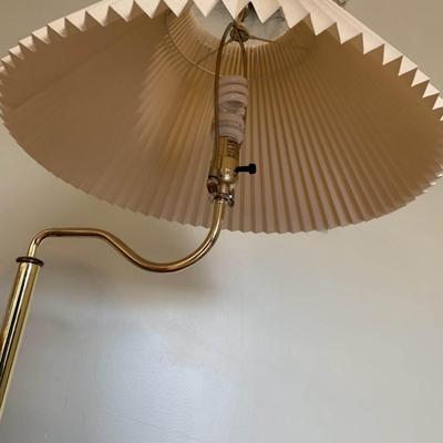 Brass Lamp End Table with Magazine Rack (light not working)