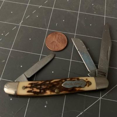 Schrade 2 Blade Pocket Knife with Stainless Razor Blade and VAN CORT Kaleidoscope Egg on Brass Stand