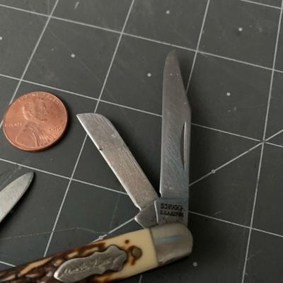 Schrade 2 Blade Pocket Knife with Stainless Razor Blade and VAN CORT Kaleidoscope Egg on Brass Stand