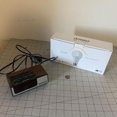 Smart LED Light Gosund Bulb 4 pcs and Vintage 1980's Spartus Battery Reserve Alarm Clock