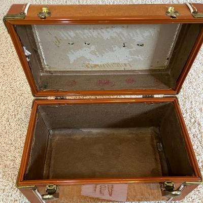 Vintage Brown Cosmetics Case