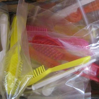 Barbie Combs & Brushes & Accessories (see all pictures) - E