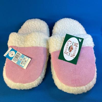 SUEDE, SHERPA WOMENS SLIPPERS NEW WITH TAGS SIZE 9