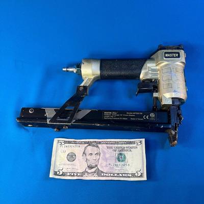 MASTER ELITE PNEUMATIC STAPLE GUN