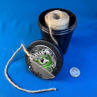 SPOOL OF TWINE IN DISPENSER WITH BLADE