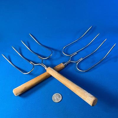TURKEY/ROAST LIFTER FORKS PAIR WOOD HANDLED