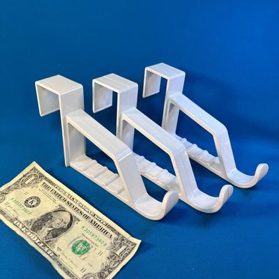SET OF 3 PLASTIC OVER DOOR CLOTHING HOOKS 