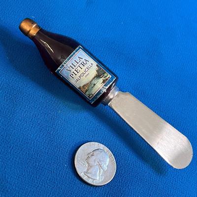 WINE BOTTLE HANDLE SMALL SPREADER KNIFE