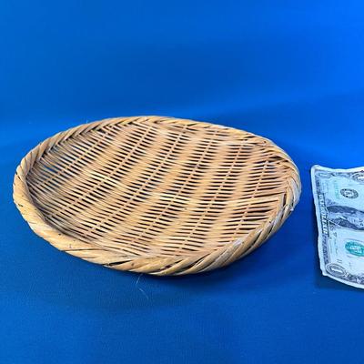 STURDY WICKER SLIGHTLY CONCAVE SERVING BASKET 9-1/2â€  DIA.