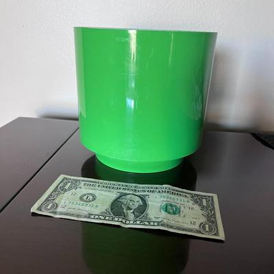 BRIGHT GREEN 70'S PLASTIC FLOWER POT 5-1/2" TALL