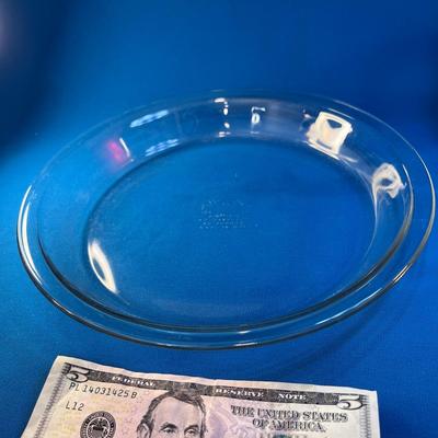 GLASS PYREX 9â€ PIE PLATE