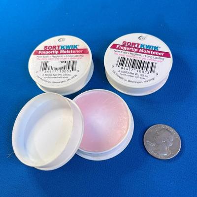 3 CT. FINGERTIP MOISTENER 2â€ DIAMETER
