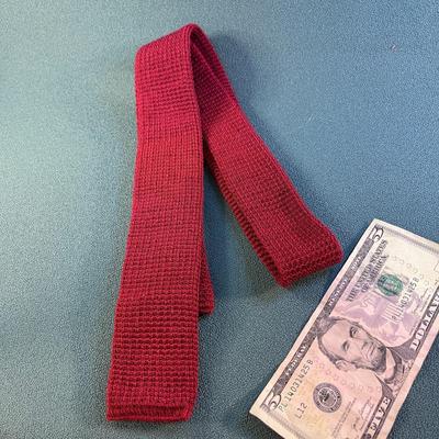 MAROON MENâ€™S KNIT NECK TIE