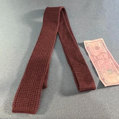BROWN KNIT MENâ€™S NECK TI 
