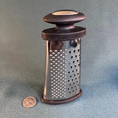 HANDY ONEIDA SMALL HAND GRATER 6-1/4â€ NICE