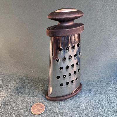 HANDY ONEIDA SMALL HAND GRATER 6-1/4â€ NICE