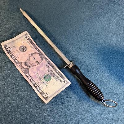 NICE SMALL KNIFE SHARPENER