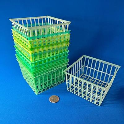 14 CT. VINTAGE PLASTIC BERRY BASKETS