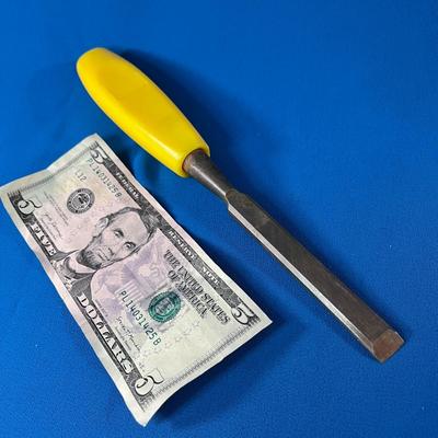 1/2â€ WIDE STURDY CHISEL