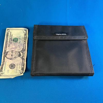 REALISTIC CD/DVD 6 SLOTS