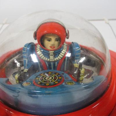 Battery Powered Flying Saucer With Pilot