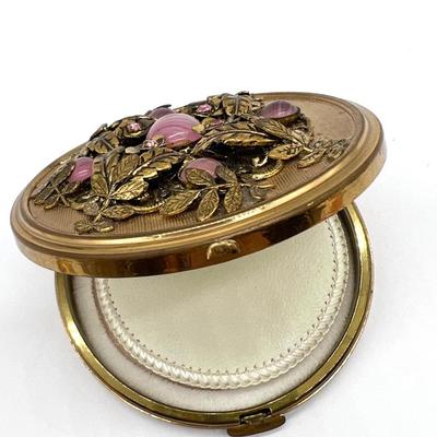 Vintage Powder Compact & Vintage Powder NeCklace