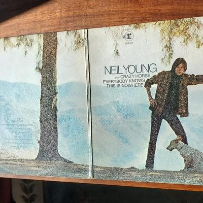 Neil Young - Everybody Knows This is Nowhere