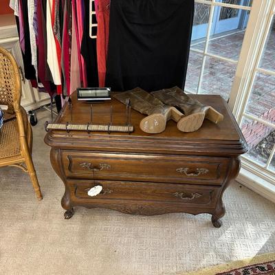 Lot 5: Women's Clothing, Rug & More (Brick House)