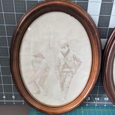 2 Oval Picture Frames With White Basket