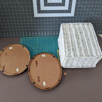 2 Oval Picture Frames With White Basket