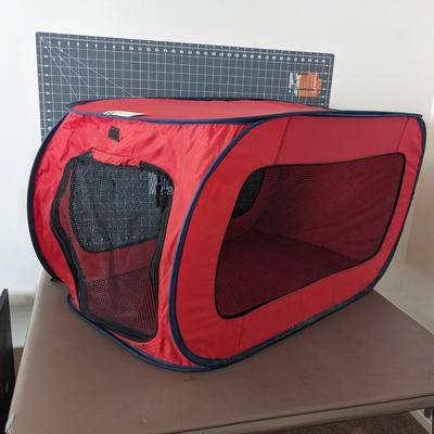 Portable Dog Kennel Red