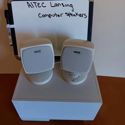 2 Piece Of Computer Speakers Altec Lansing Acs33