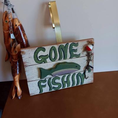 Gone Fishing Wood Wall DÃ©cor