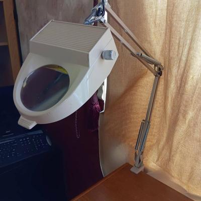 Magnifying Work Light With Articulating Arm Table Mounting