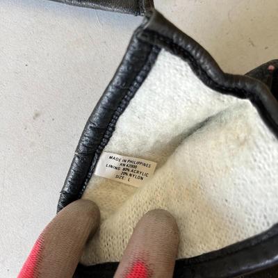 2 Pairs of Gloves