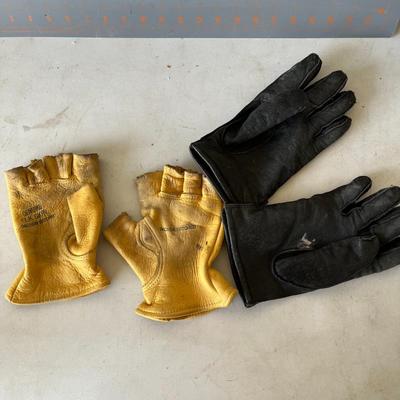 2 Pairs of Gloves