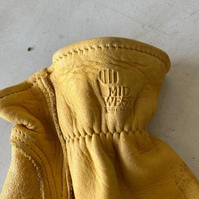 2 Pairs of Gloves