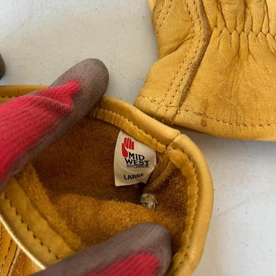 2 Pairs of Gloves